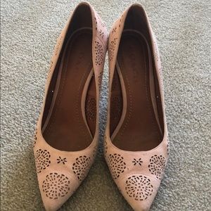 Coach pumps